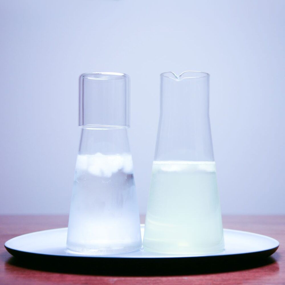 two-carafes-in-glass-with-juice-water orskov
