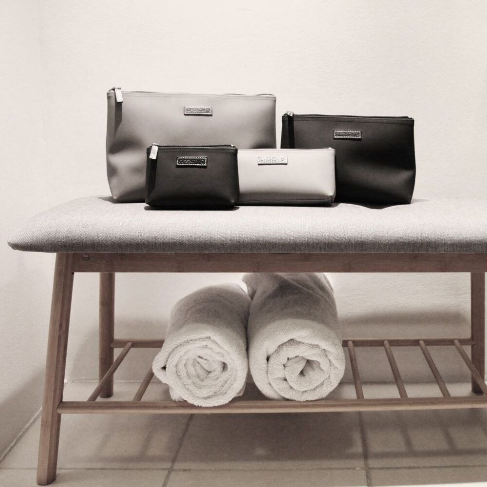 toilet-bag-in-rubber-cosmetic-bag-penal-case-medium-large-light-grey-black-orskov