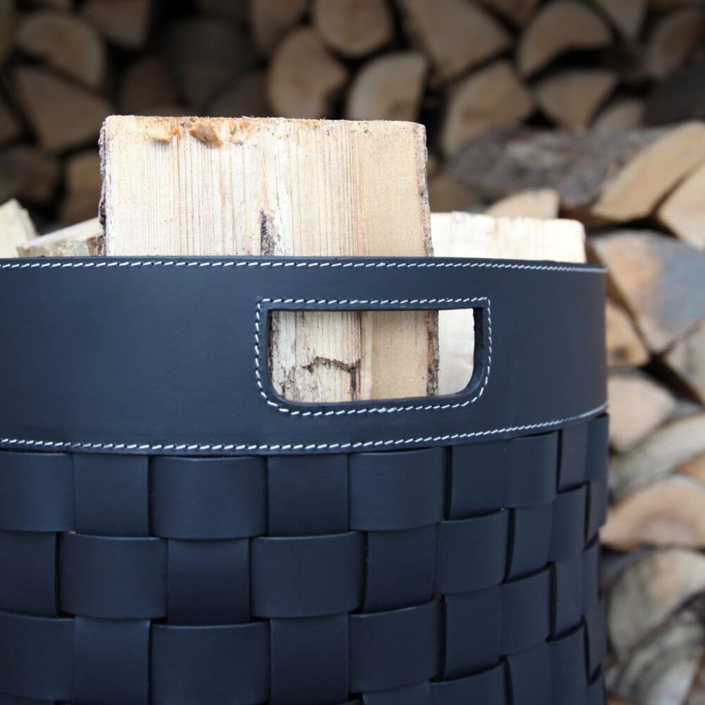round-braided-log-barrel-in-leather-with-log-367050-03-orskov
